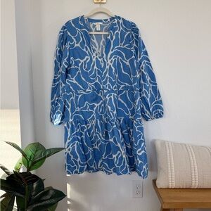 H & M Women’s Blue and White Patterned Dress size M